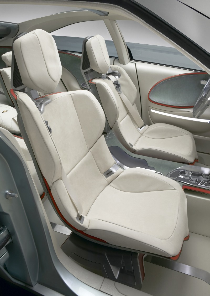chevy_Volt_Slvr_A_manu-07_i01-800.jpg