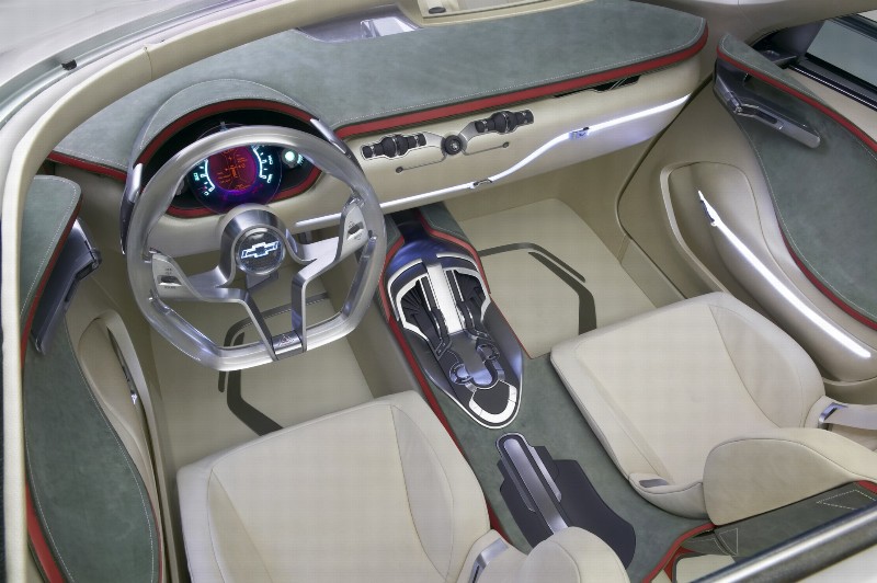 chevy_Volt_Slvr_A_manu-07_i03-800.jpg