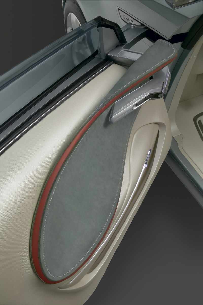 chevy_Volt_Slvr_A_manu-07_i04-800.jpg