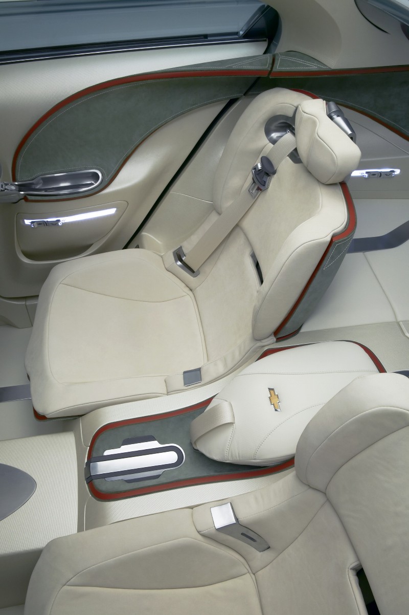 chevy_Volt_Slvr_A_manu-07_i07-800.jpg