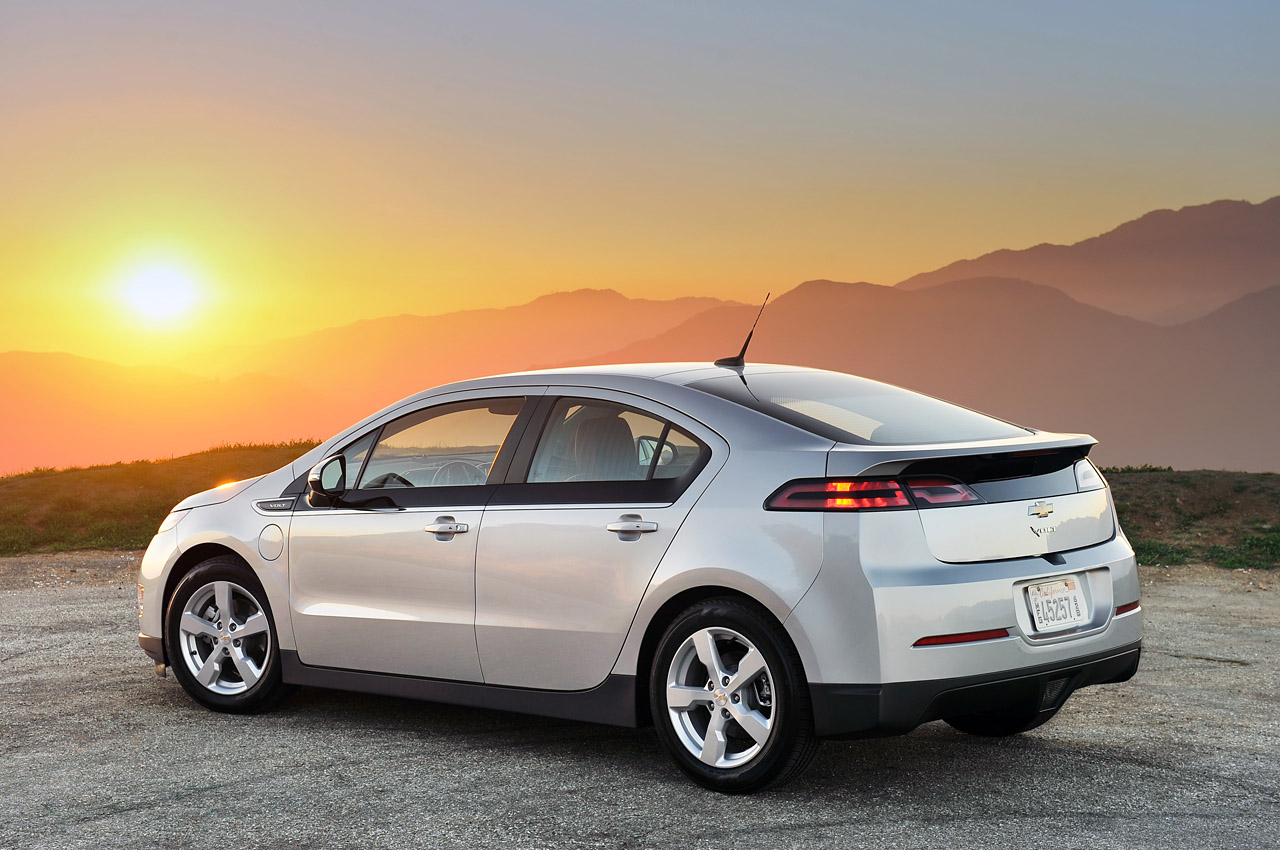 11-2013-chevrolet-volt.jpg